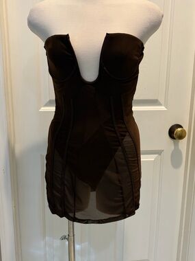 PrettyLittleThing Black Strapless V-Plunge Mini Dress
